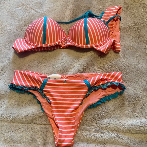 Beach bunny we found love top - Picture 4 of 5